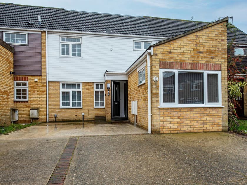 Rochfords Serviced House (ref UK36078) in Slough