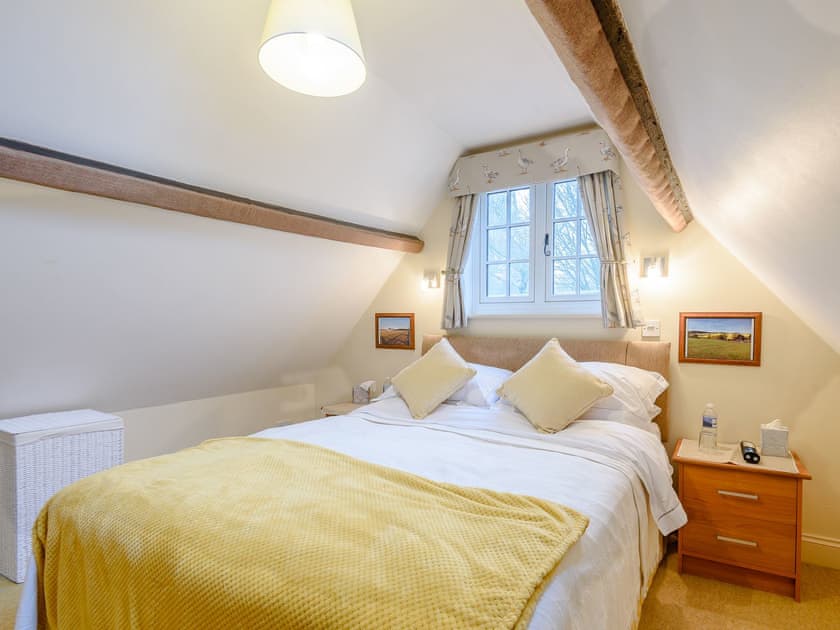 Double bedroom | Lower Whiteflood Farm Cottage, Owslebury, Winchester