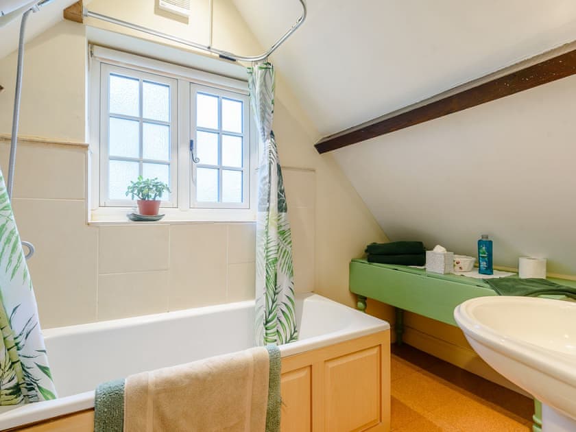 Bathroom | Lower Whiteflood Farm Cottage, Owslebury, Winchester