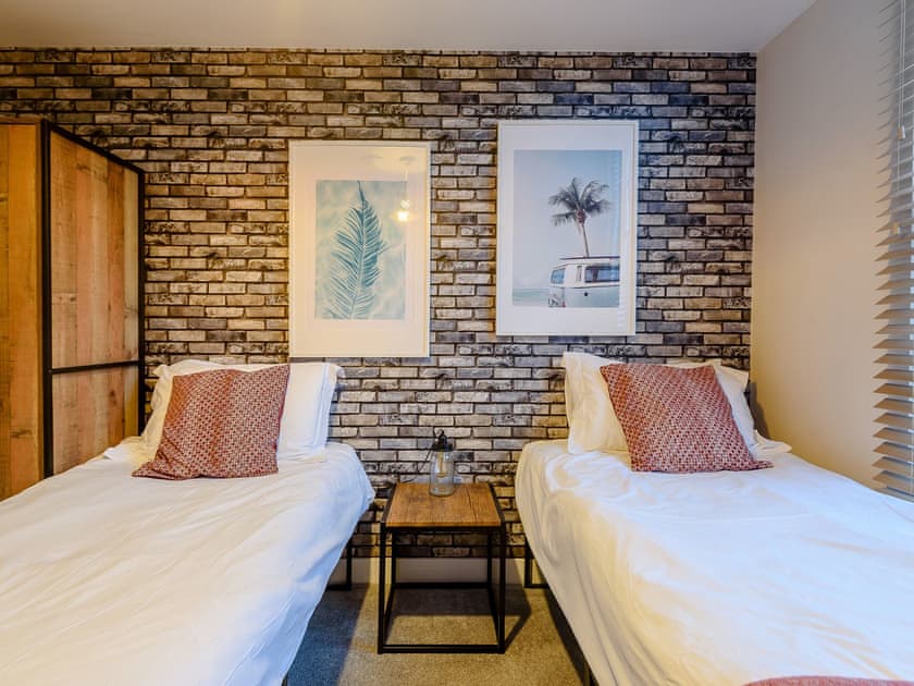 Twin bedroom | 3 Eastgate - Eastgate House Apartments, Andover