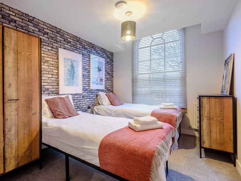 Twin bedroom | 3 Eastgate - Eastgate House Apartments, Andover