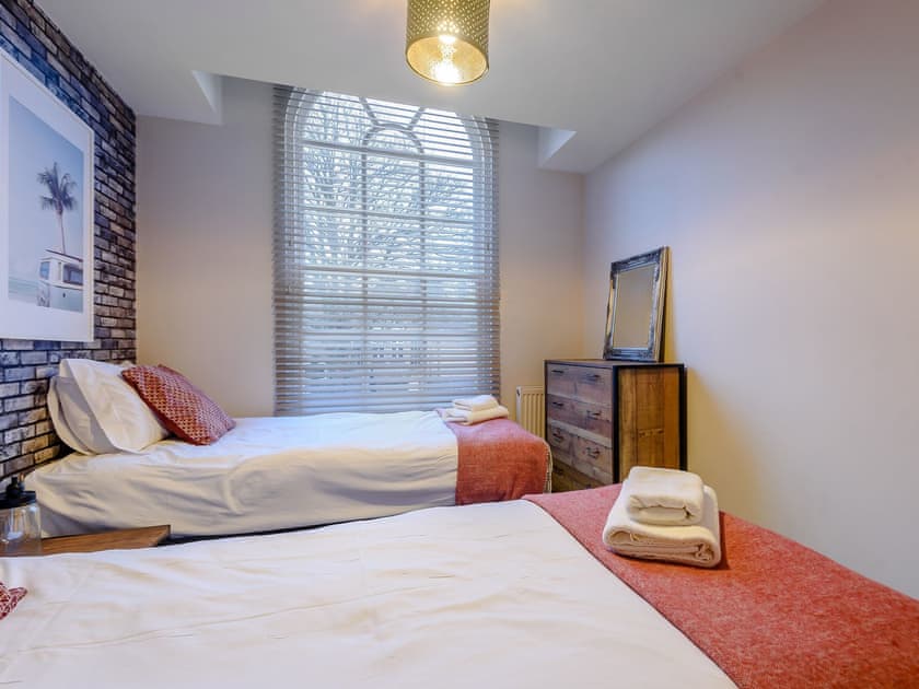 Twin bedroom | 3 Eastgate - Eastgate House Apartments, Andover