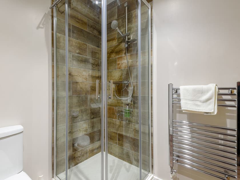 Shower room | 3 Eastgate - Eastgate House Apartments, Andover