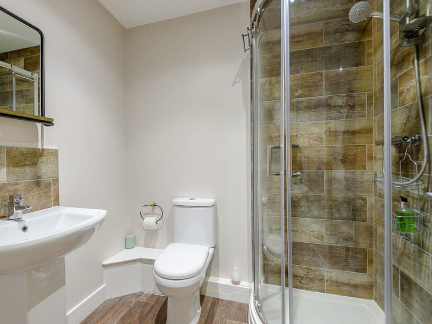 Shower room | 3 Eastgate - Eastgate House Apartments, Andover