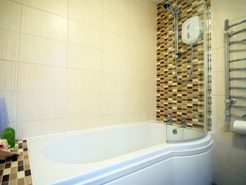 Bathroom | Ruby Cottage - Silverglades Holiday Homes, Aviemore
