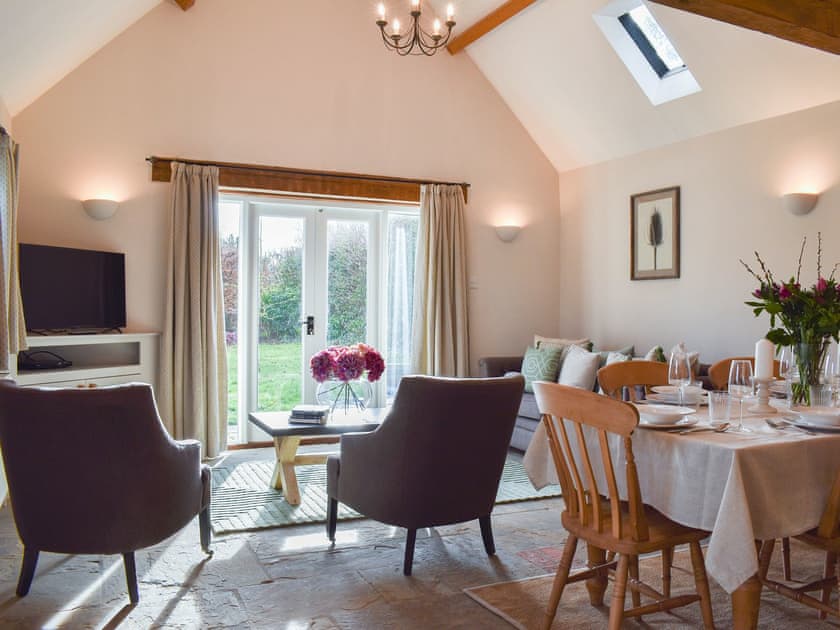 Living room/dining room | The Old Stables 1 - The Old Stables, Winterslow, near Salisbury