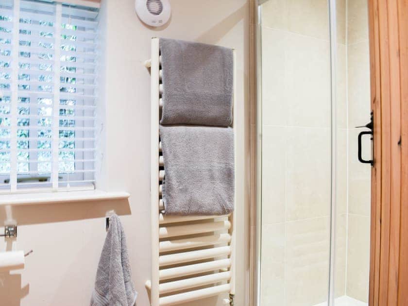 Shower room | The Old Stables 1 - The Old Stables, Winterslow, near Salisbury