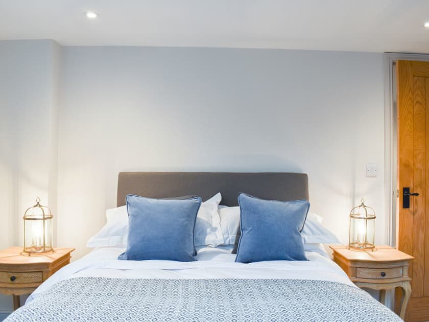 Double bedroom | The Old Stables 2 - The Old Stables, Winterslow, near Salisbury