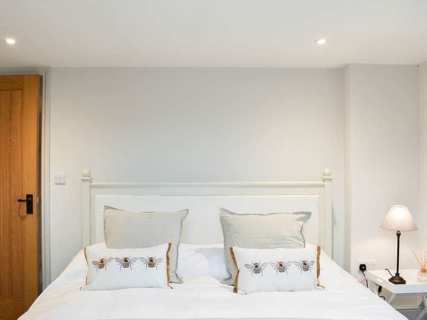 Double bedroom | The Old Stables 3 - The Old Stables, Winterslow, near Salisbury