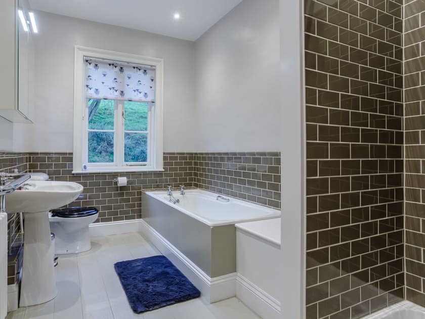 En-suite | Old Upper Gwestydd, Newtown
