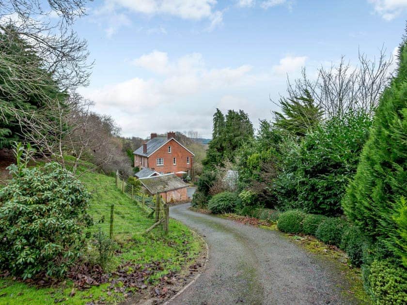 Setting | Old Upper Gwestydd, Newtown