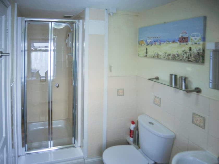 Shower room | The Pickle Pot - The Pickle Pot and Jam Store, Mawgan Porth, near Newquay
