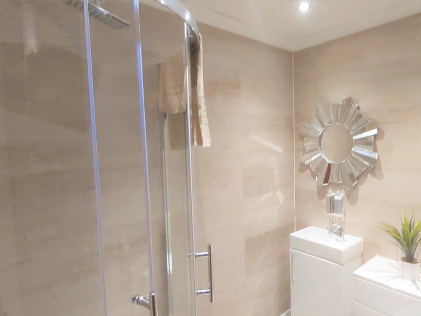 En-suite | Dalgarven Spa House, Kilwinning, near Ayr