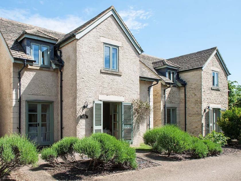 Millstream Cottage (ref UKC5282) in South Cerney