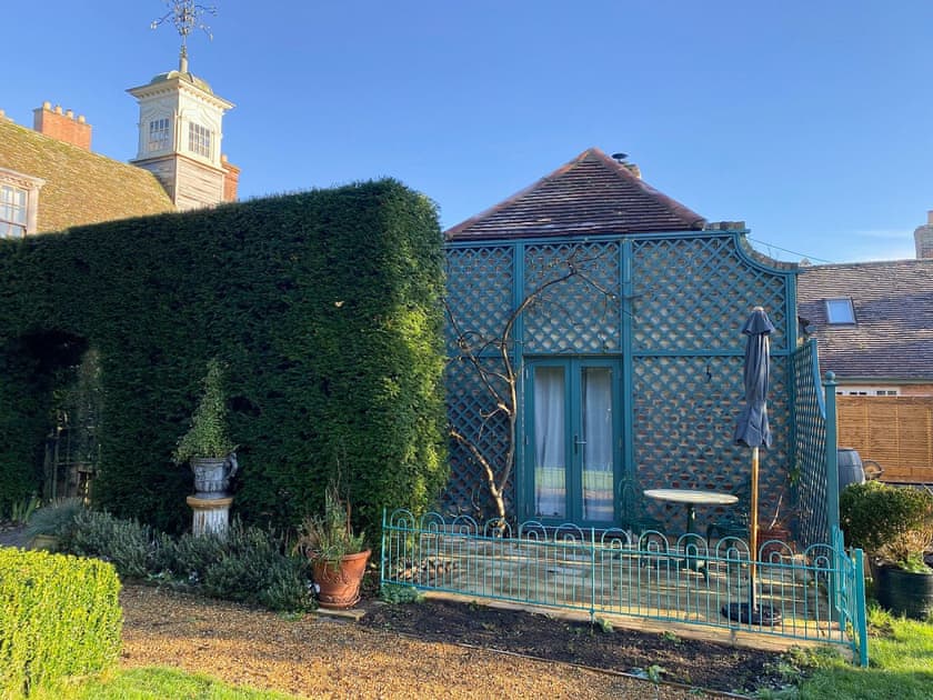 Sitting-out-area | The Potting Shed, Godmanchester