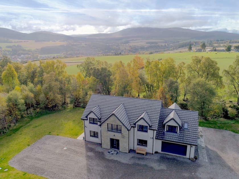 Setting | Strathclaggan, Craigellachie