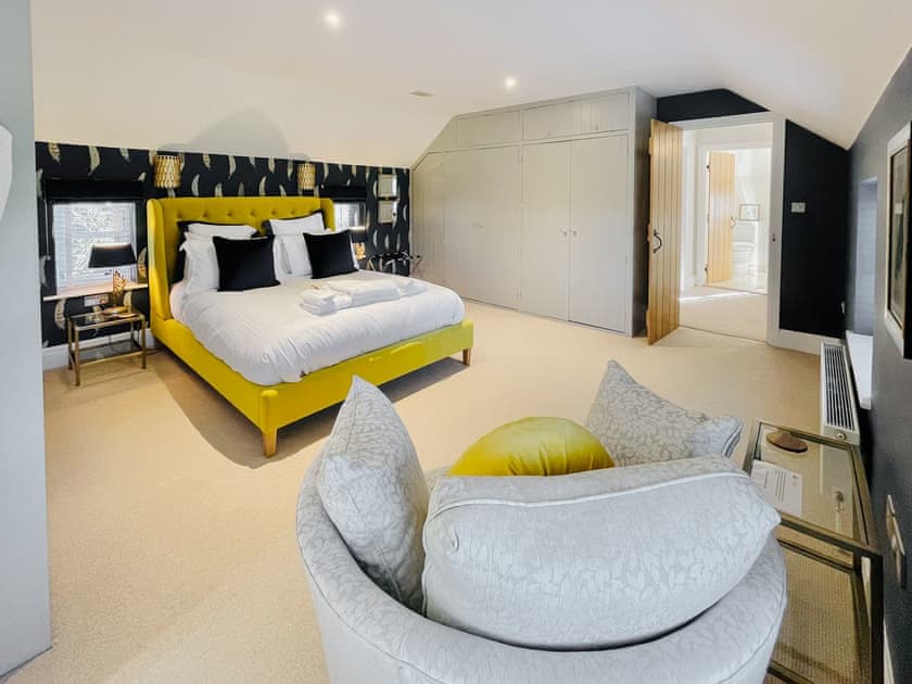 Kingsize bedroom  | Gilbertson Cottage, York