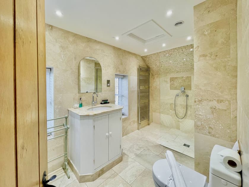 En-suite | Gilbertson Cottage, York