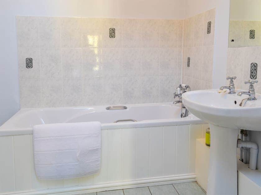 Bathroom | Cranberry Cottage, South Creake
