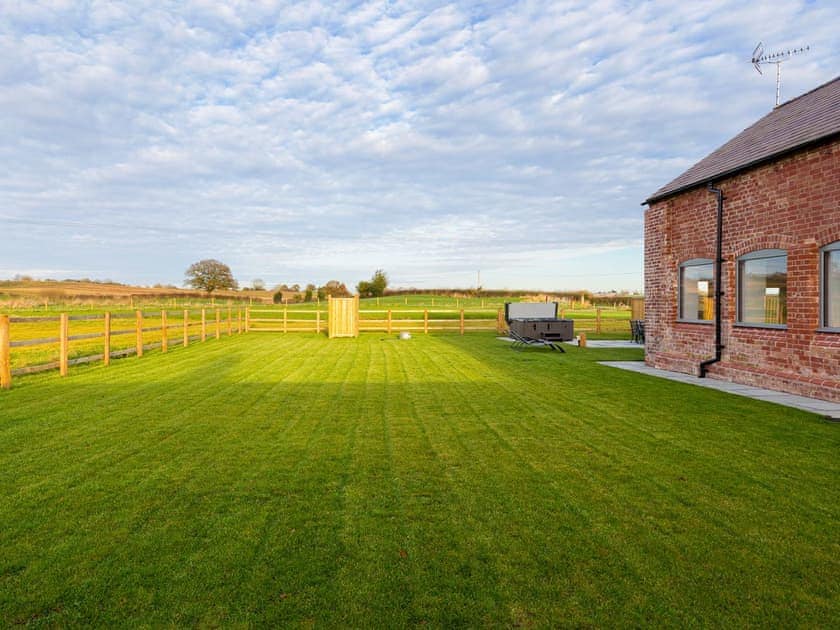 Garden | The Maddocks - Yocking Gate Holiday Accommodation, Whitchurch