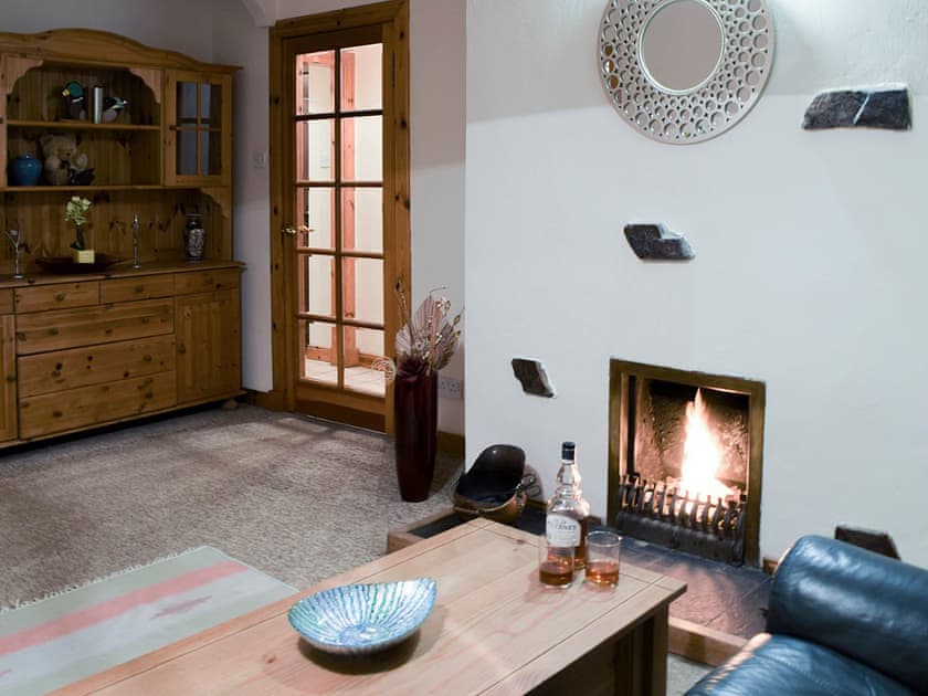Living room/dining room | Quarter Deck Gardens, Glencoe