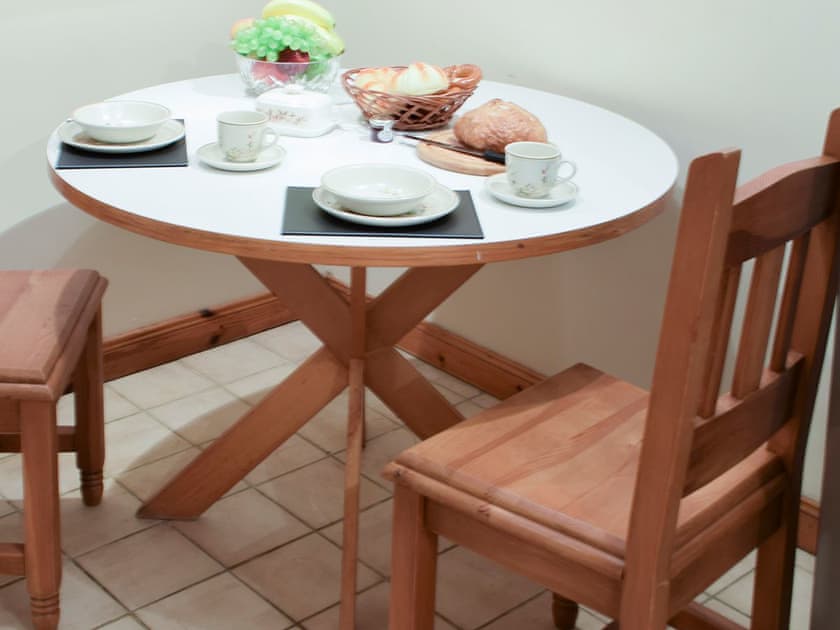 Dining Area | Quarter Deck Gardens, Glencoe