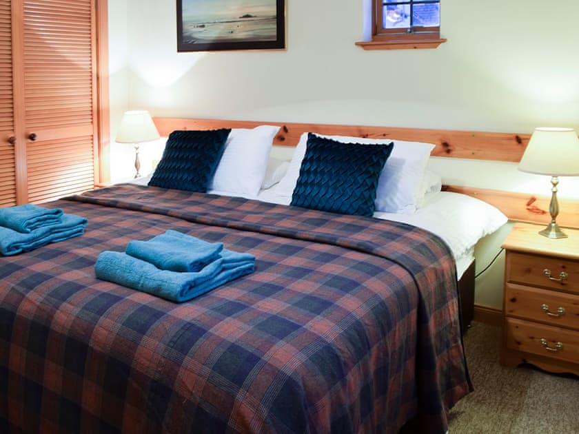 Double bedroom | Quarter Deck Gardens, Glencoe