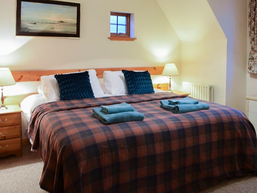 Double bedroom | Quarter Deck Gardens, Glencoe