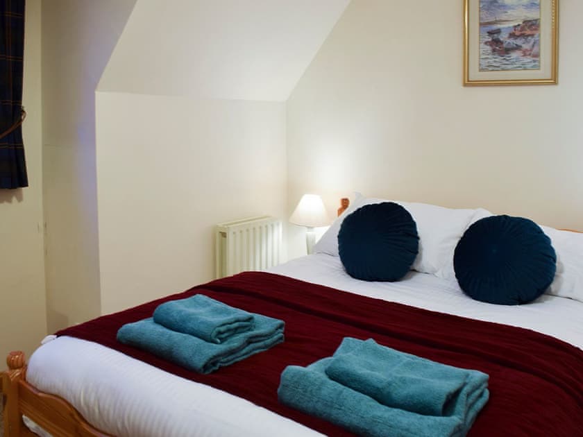 Double bedroom | Quarter Deck Gardens, Glencoe