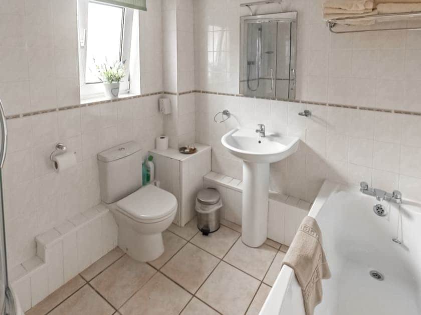 Bathroom | Greyfield Farm - Valley View - Greyfield Cottages, High Littleton