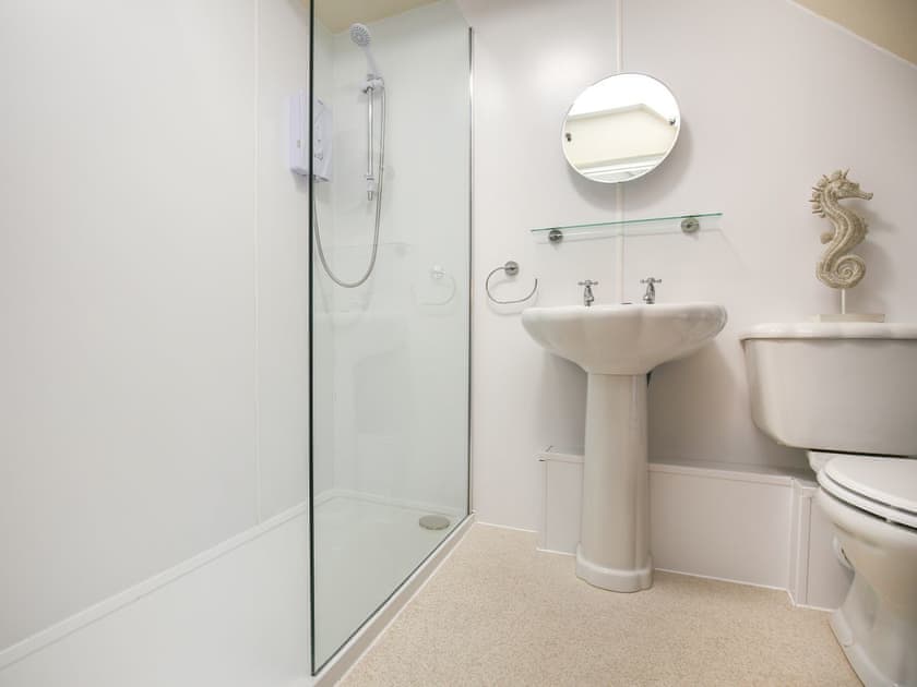Shower room | Beadnell Sand Dunes - Town Farm Cottages, Beadnell
