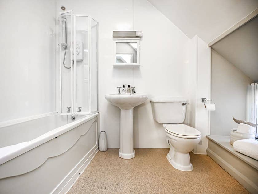 Bathroom | The Stable Loft - Town Farm Cottages, Beadnell