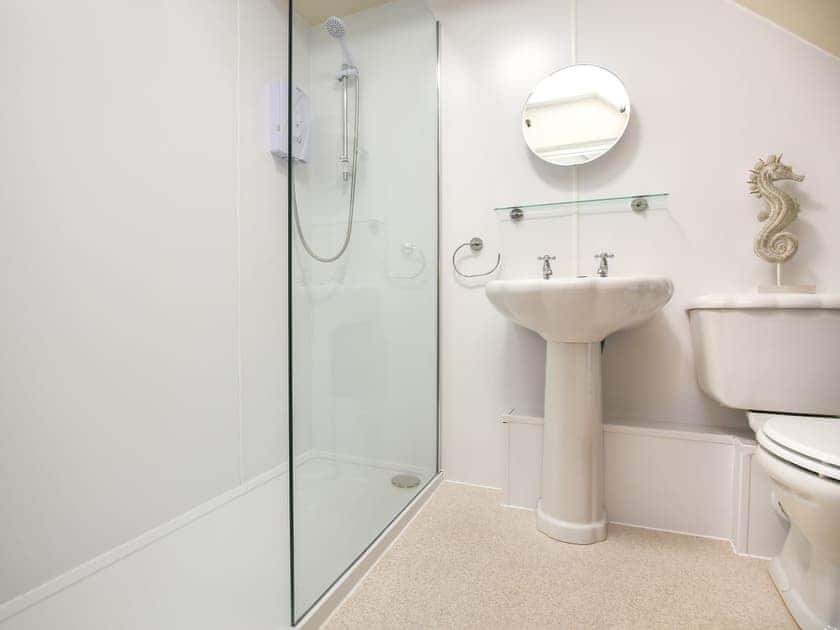 Shower room | Beadnell Bay Cottage - Town Farm Cottages, Beadnell