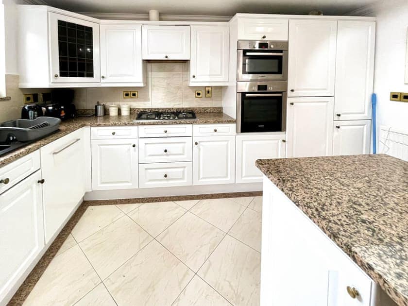 Kitchen | South Parade Mansions, Bristol