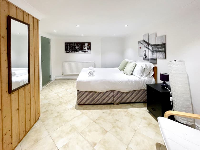 Double bedroom | South Parade Mansions, Bristol