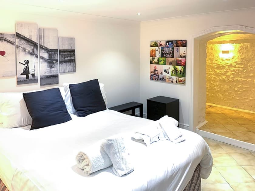 Double bedroom | South Parade Mansions, Bristol