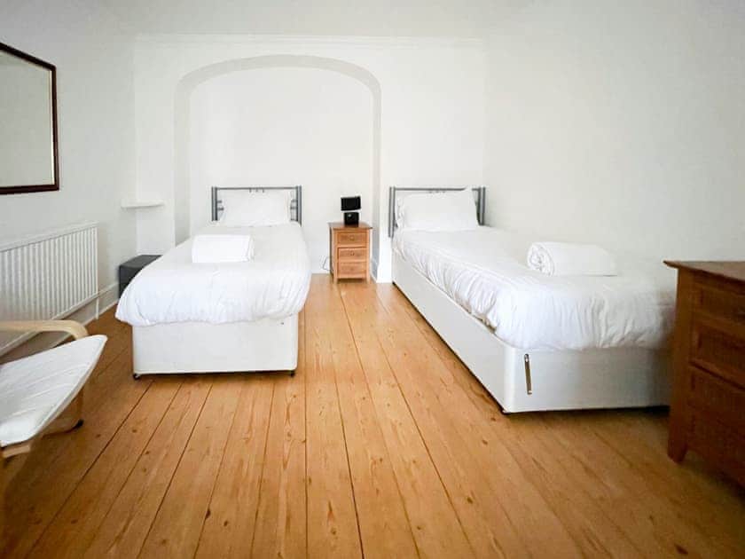 Bedroom configured as a twin | South Parade Mansions, Bristol
