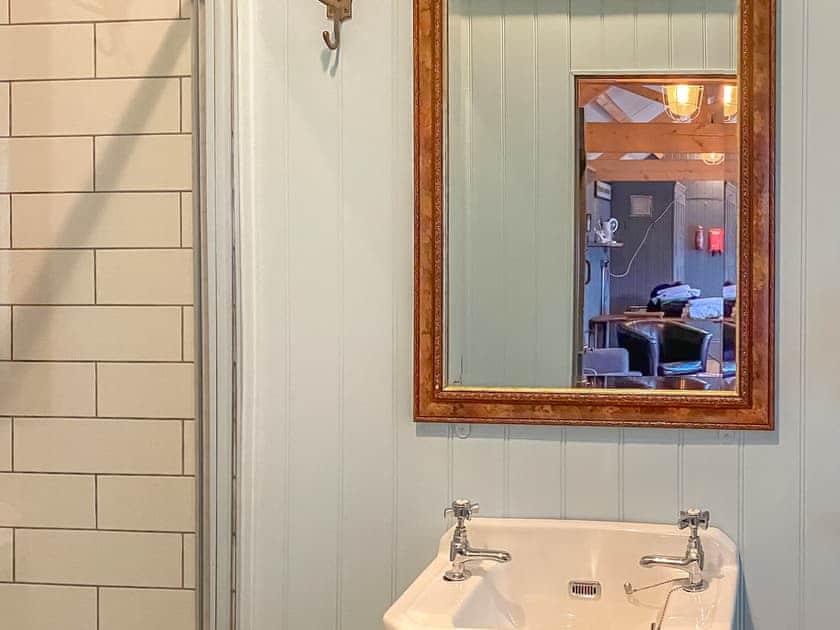 Shower room | Southfield Workshop - Southfield, Braunston, near Daventry