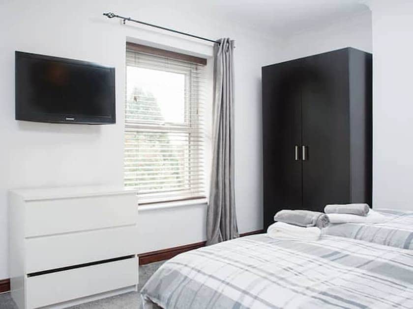 Twin bedroom | Kimberley Cottage, Yate