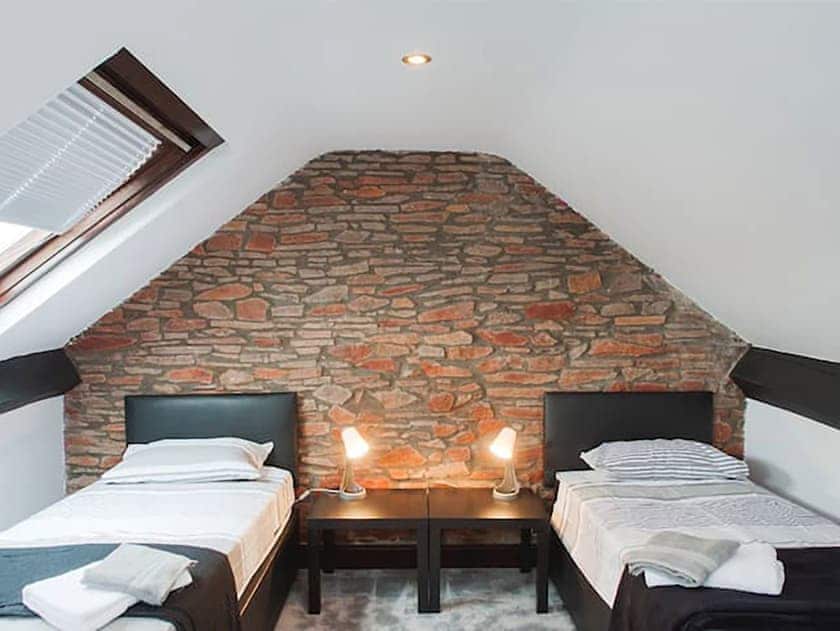 Twin bedroom | Kimberley Cottage, Yate