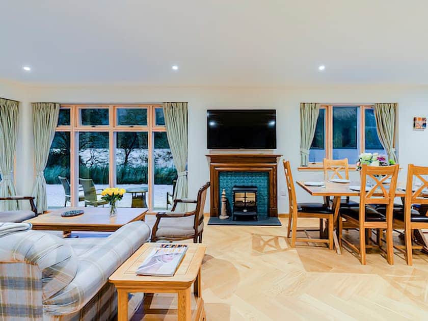 Living room/dining room | Pine Tree Cabin - Black Sheep Collection, Letter Finlay, near Spean Bridge