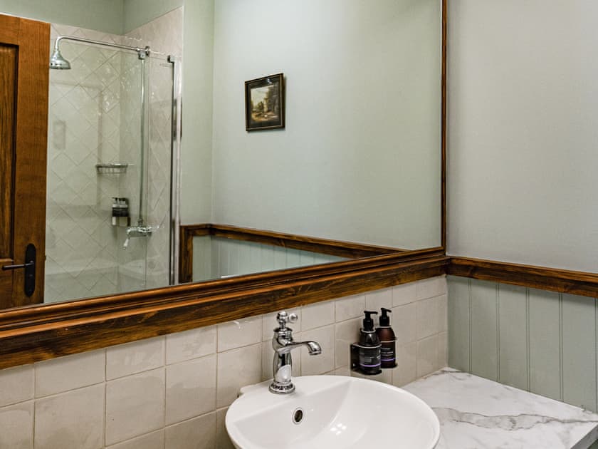 En-suite | Heather and Thistle - Black Sheep Collection, Letter Finlay, near Spean Bridge