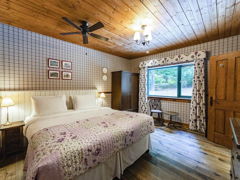 Double bedroom | Heather and Thistle - Black Sheep Collection, Letter Finlay, near Spean Bridge