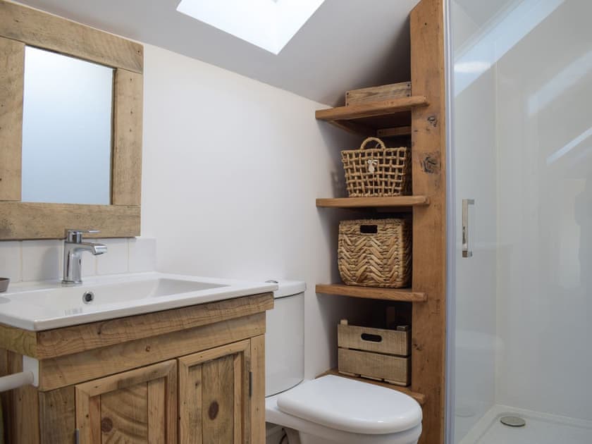 Bathroom | Tan y Llidiart, Bwlch y Ddar, near Llanfyllin