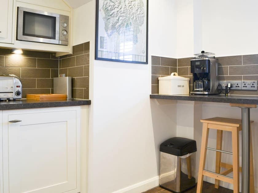 Kitchen | 4 Howrah’s Court - Greta Grove Apartments, Keswick