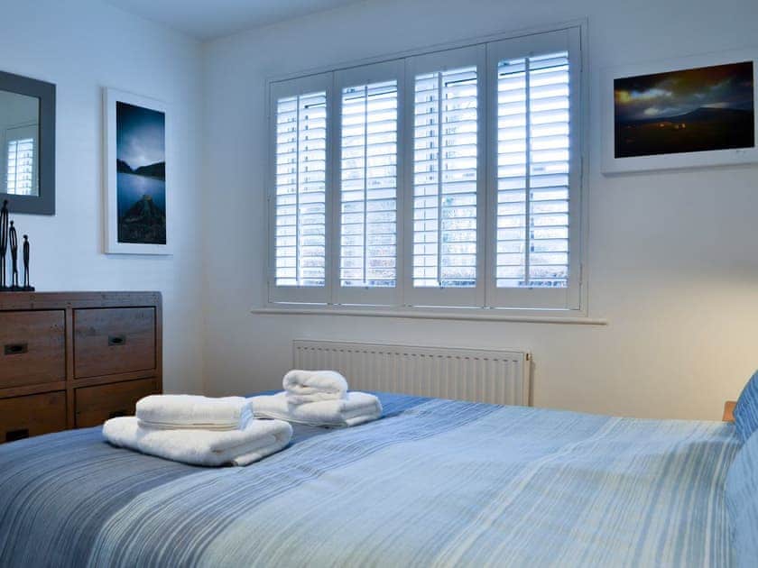 Double bedroom | 4 Howrah’s Court - Greta Grove Apartments, Keswick