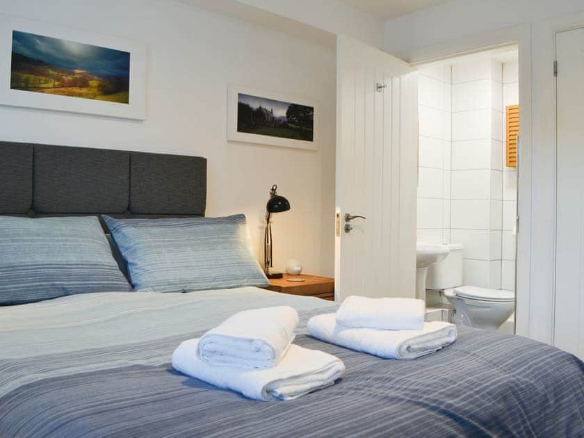 Double bedroom | 4 Howrah’s Court - Greta Grove Apartments, Keswick