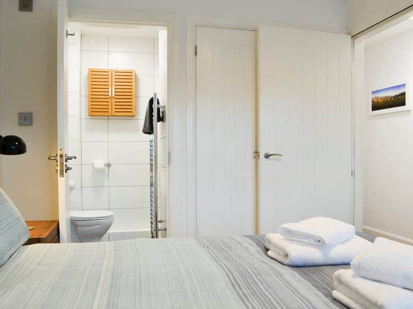 Double bedroom | 4 Howrah’s Court - Greta Grove Apartments, Keswick