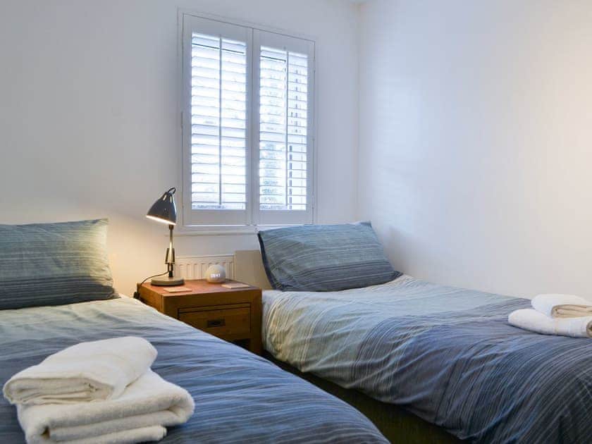 Twin bedroom | 4 Howrah’s Court - Greta Grove Apartments, Keswick