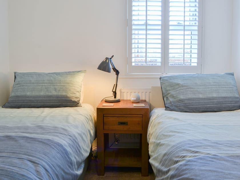 Twin bedroom | 4 Howrah’s Court - Greta Grove Apartments, Keswick